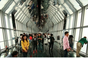 [중국] 상하이...초고속 엘리베이터로 492미터 정상에 오르다