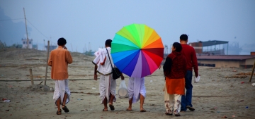 [최치선의 포토에세이] 무지개색 우산...인도 아쌈주에서 만난 평화