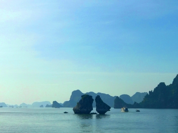 [최치선의 포토에세이] 베트남...하롱베이 잉꼬바위 섬