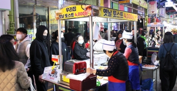 전주 남부시장 야시장, 문화예술마당 개막식 개최...구도심 관광 활성화 기대