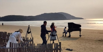 신안군 자은도, '100+4 피아노섬 축제' 앞두고 피아노 포토존 인기