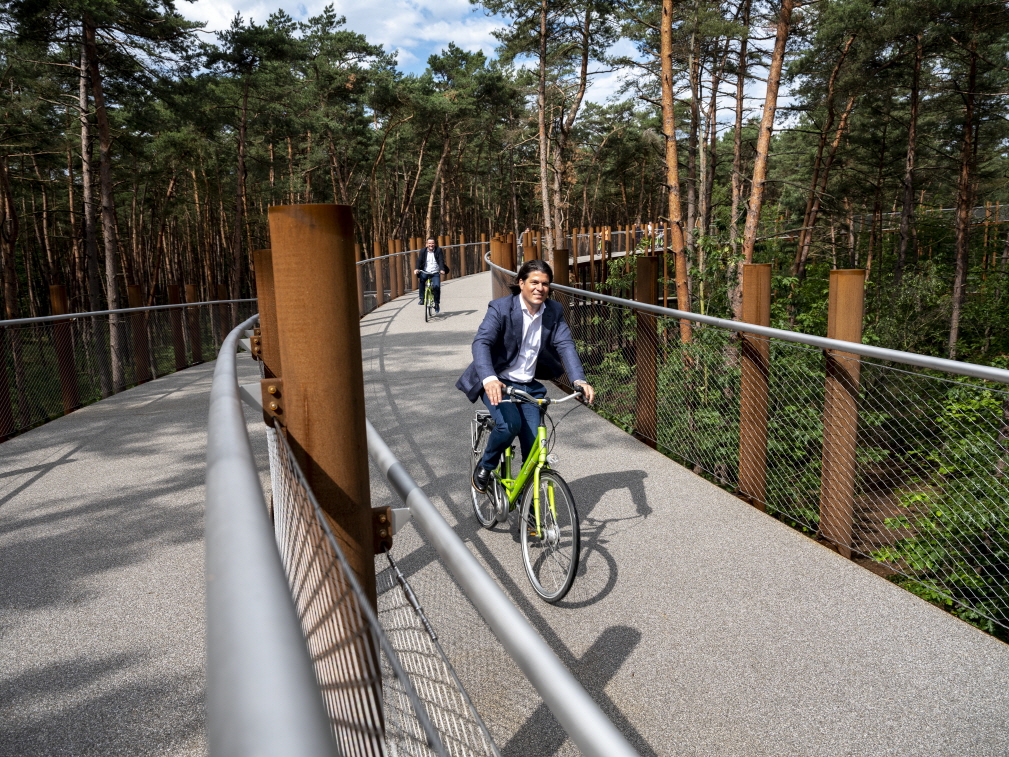 2 벨기에 플랜더스_나무위를 달리는 자전거길.jpg