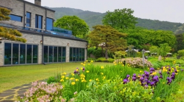 포인트빌, 북한산 야외 테라스 카페...유럽의 정원을 옮겨 놓은 듯한 풍경